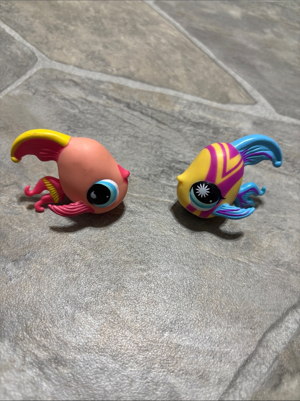 Littlest Pet Shop Bright Pink and Yellow Angel Fish Pair # 863 & # 643 LPS